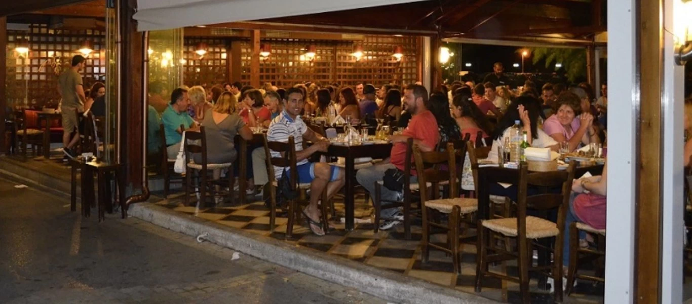 Δεν κρατιούνται οι Λαρισαίοι: Γέμισαν με κρατήσεις τα τσιπουράδικα για τη Δευτέρα του Πάσχα